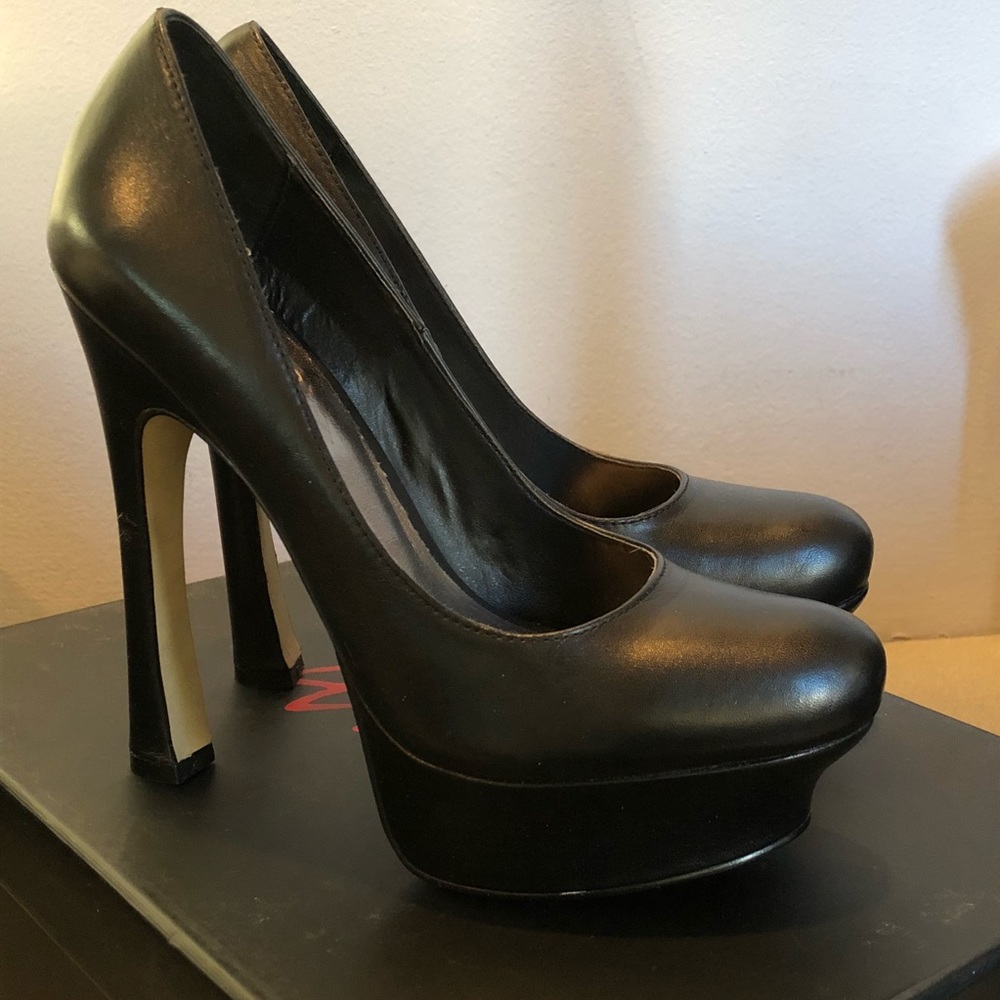BNIB Sz 6 Theresa Black Platform by Wild Pair